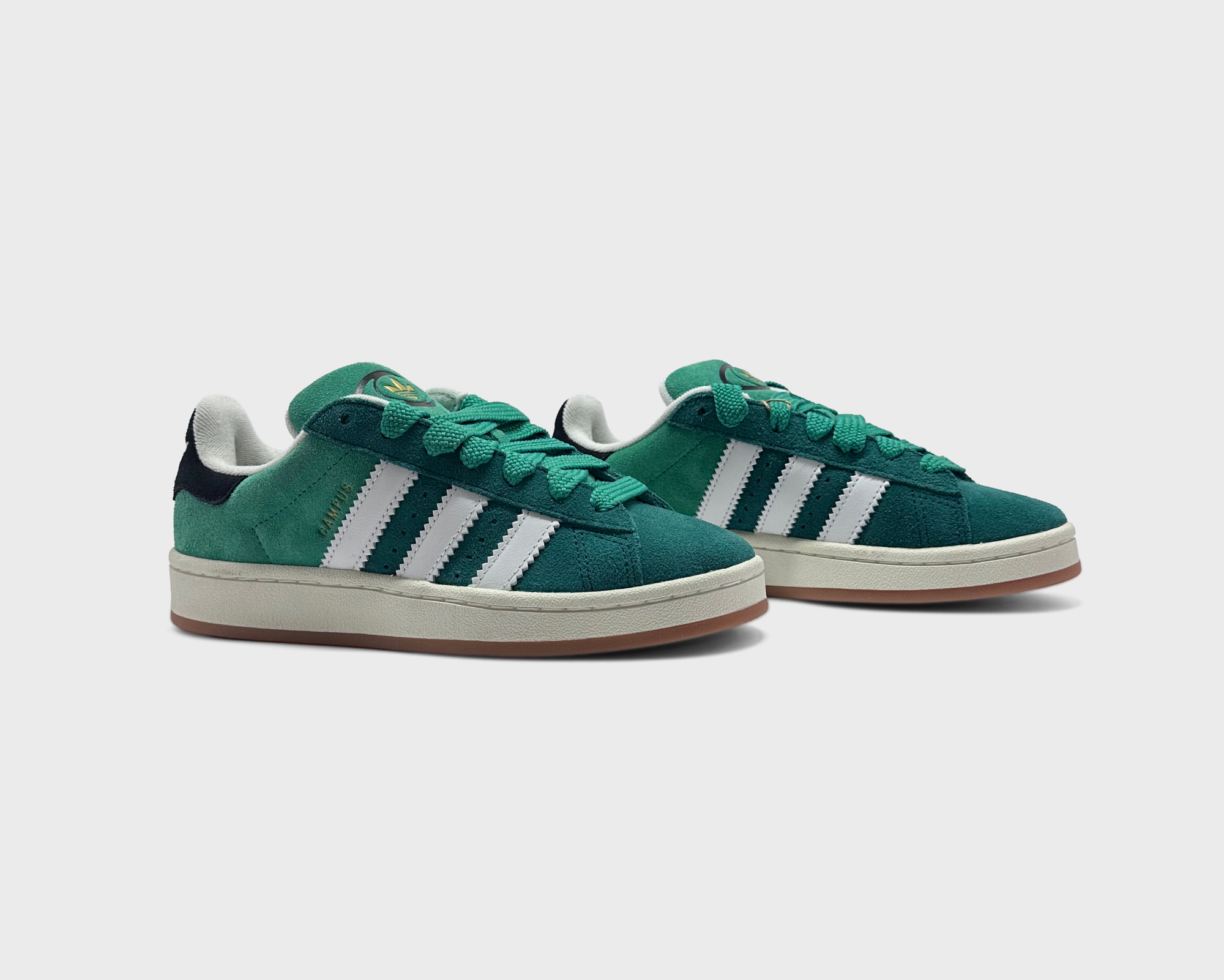 Adidas Campus 00s Dark Green Sneaker dunkelgrün Paar schräg von vorne
