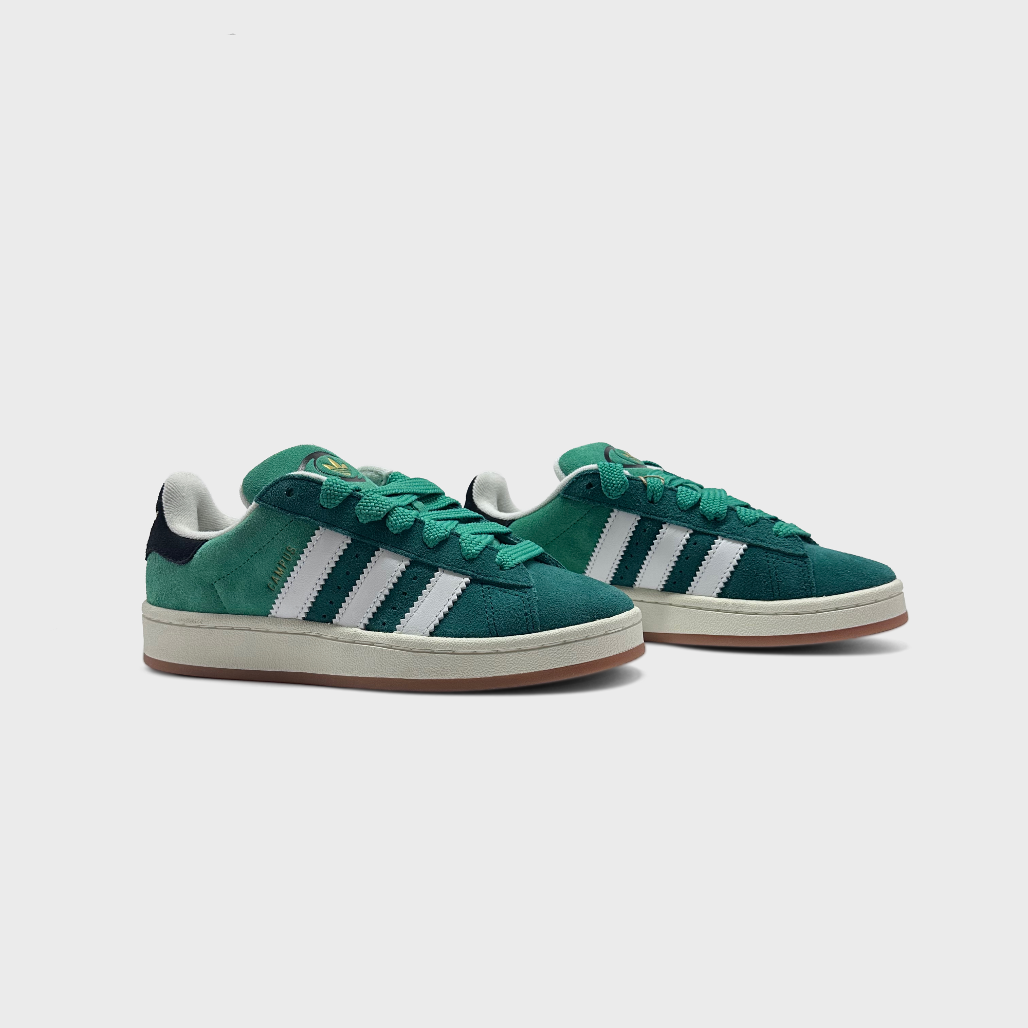 Adidas Campus 00s Dark Green Sneaker dunkelgrün Paar schräg von vorne
