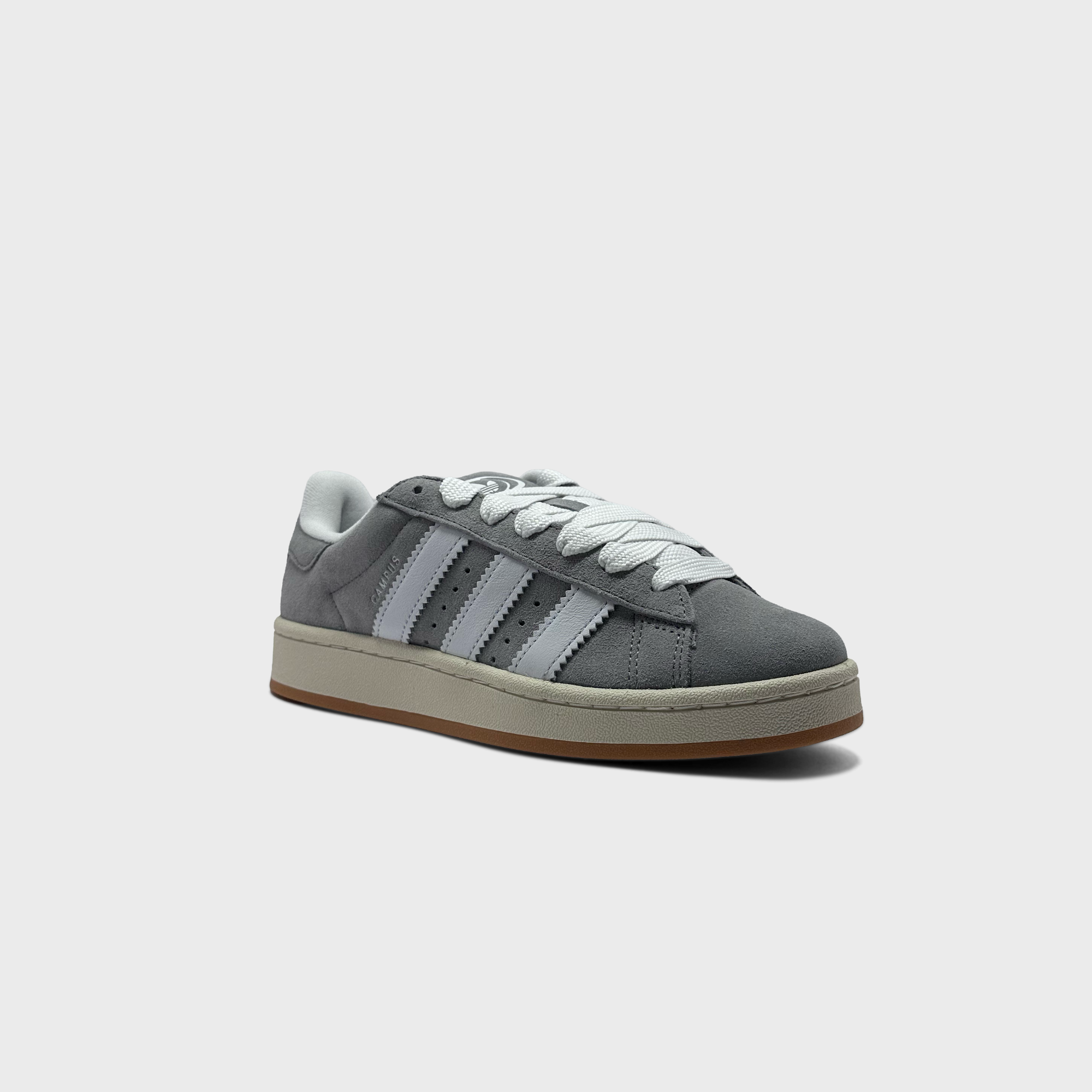 Adidas Campus 00s Grey White Sneaker grau weiß schräg von vorne
