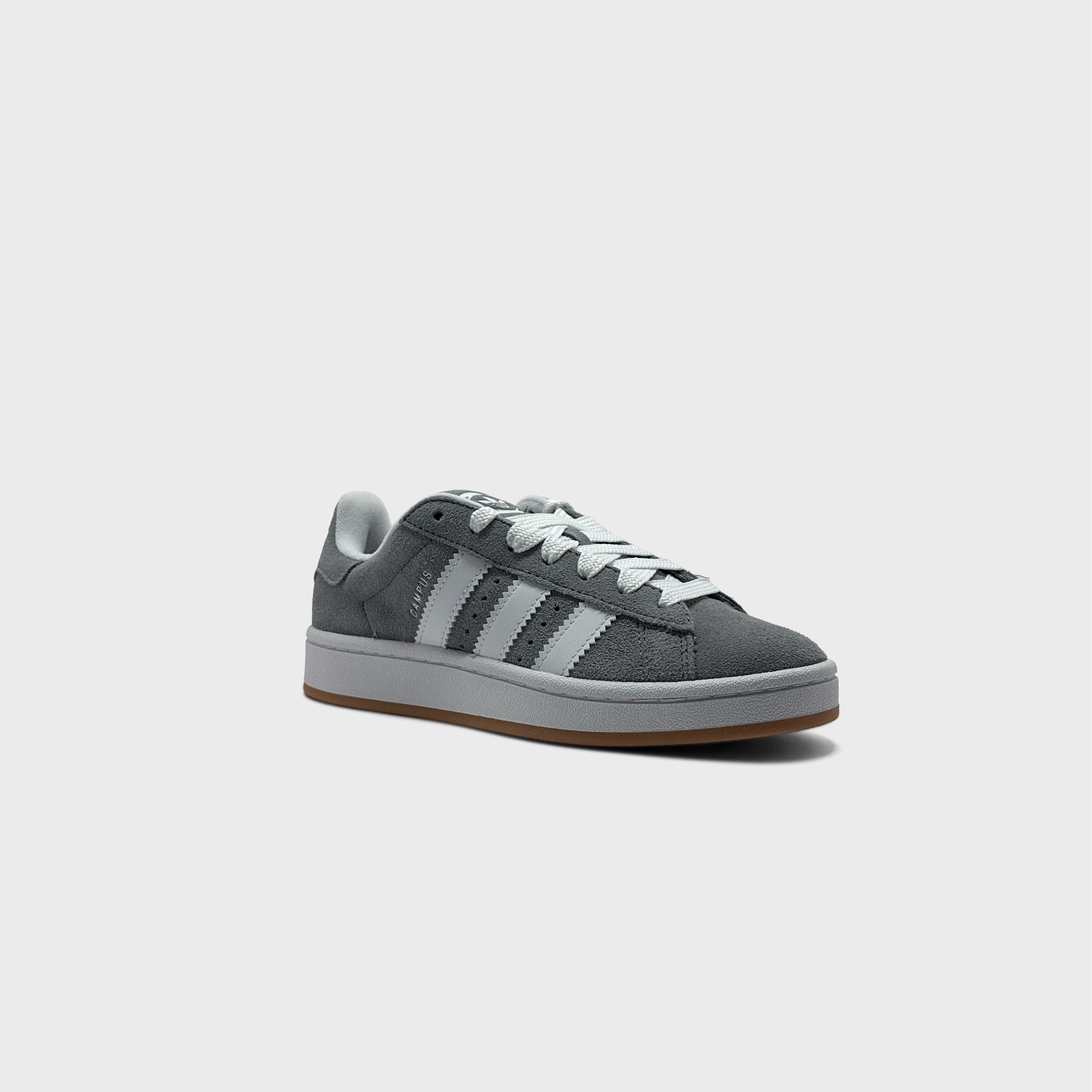 Adidas Campus 00s Light Grey White Sneaker hellgrau weiß schräg von vorne
