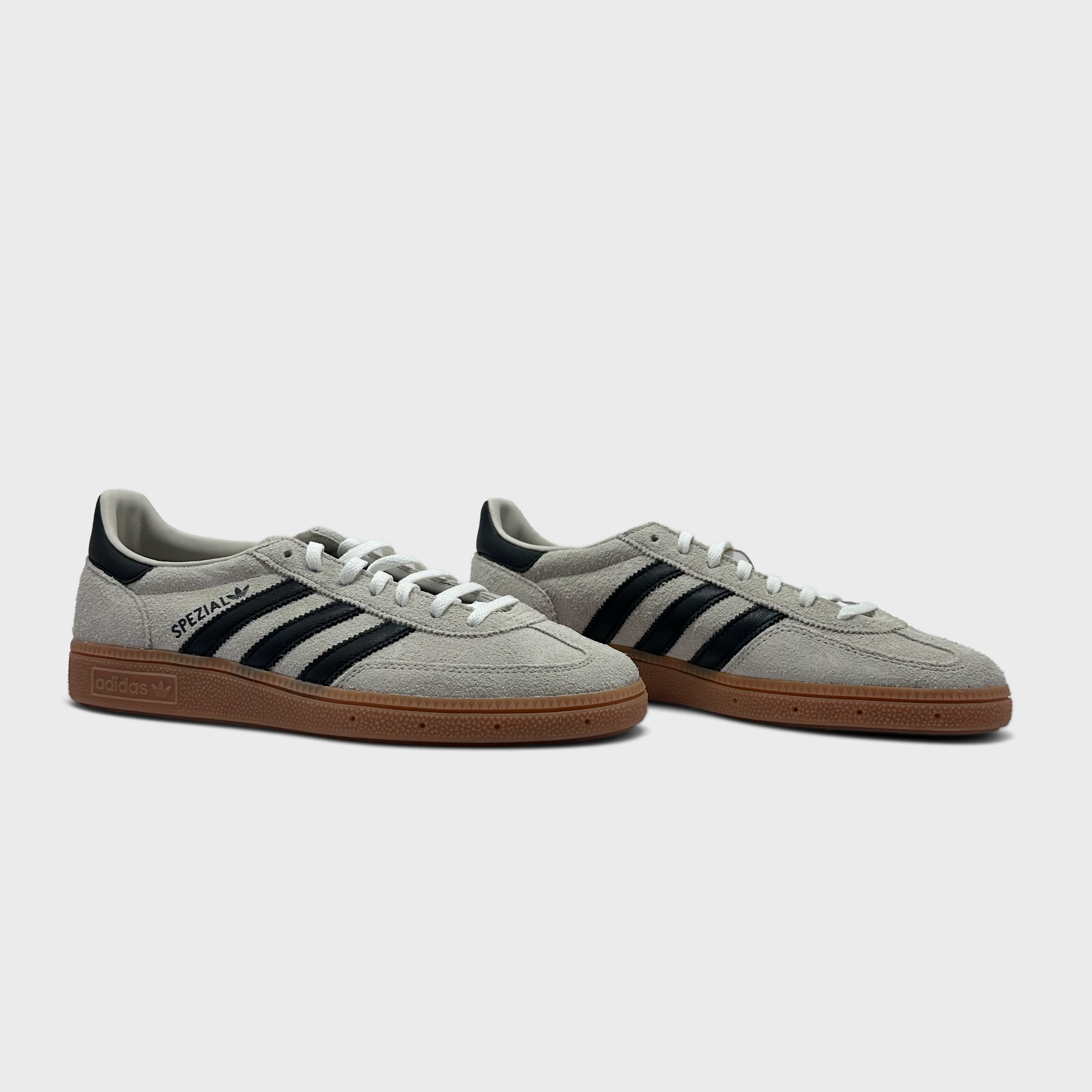 Adidas Handball Spezial Grey Black Sneaker grau schwarz Paar schräg von vorne
