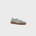 Adidas Handball Spezial Grey White Sneaker grau weiß schräg von vorne
