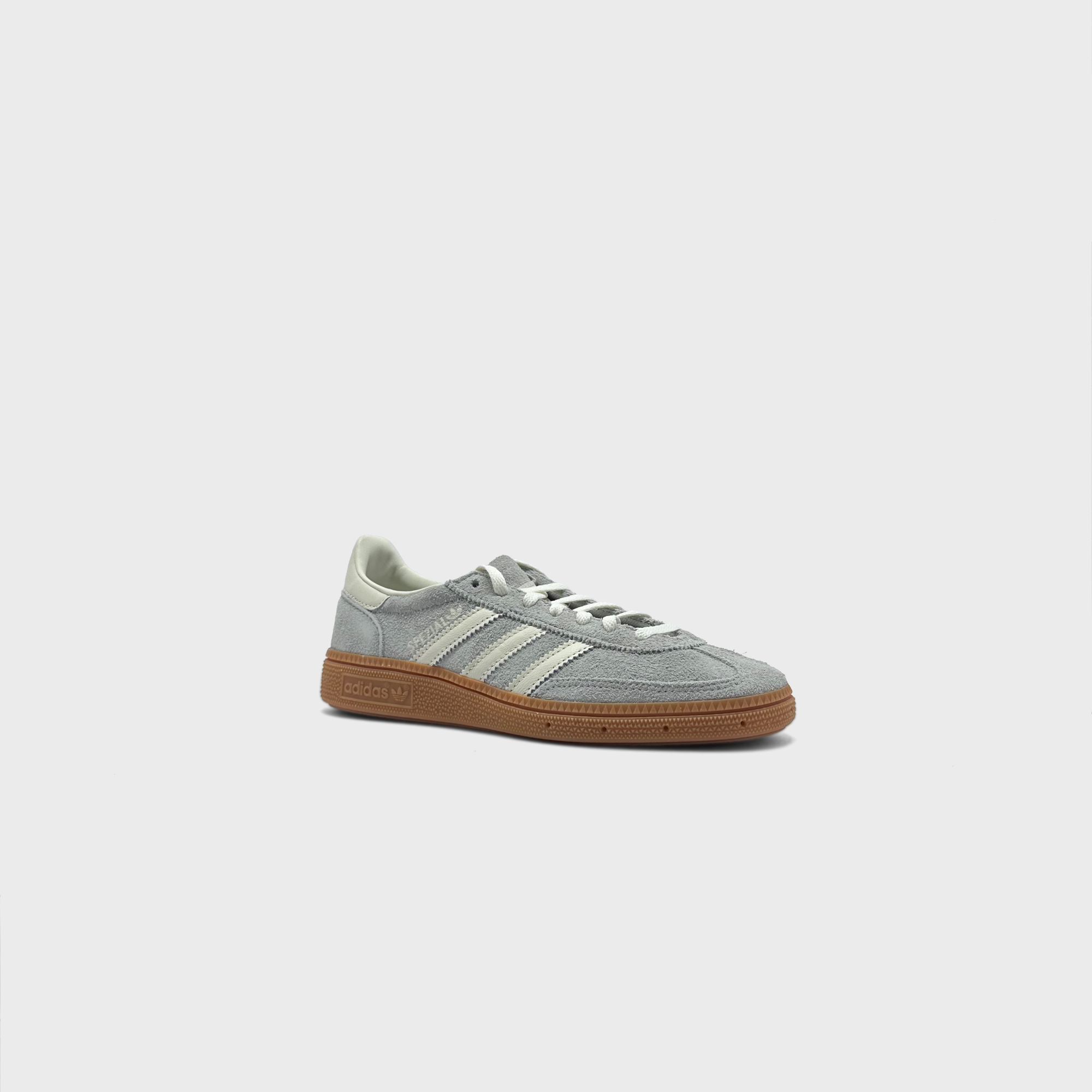 Adidas Handball Spezial Grey White Sneaker grau weiß schräg von vorne
