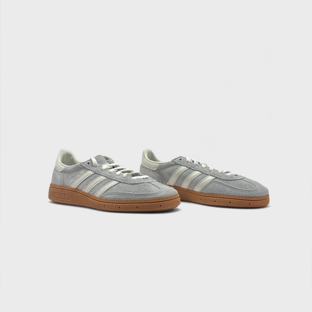 Adidas Handball Spezial Grey White Sneaker grau weiß Paar schräg von vorne
