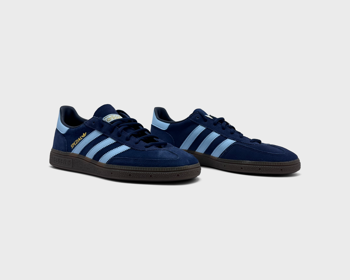 adidas Handball Spezial Navy Blue Sneaker dunkelblau Paar schräg von vorne