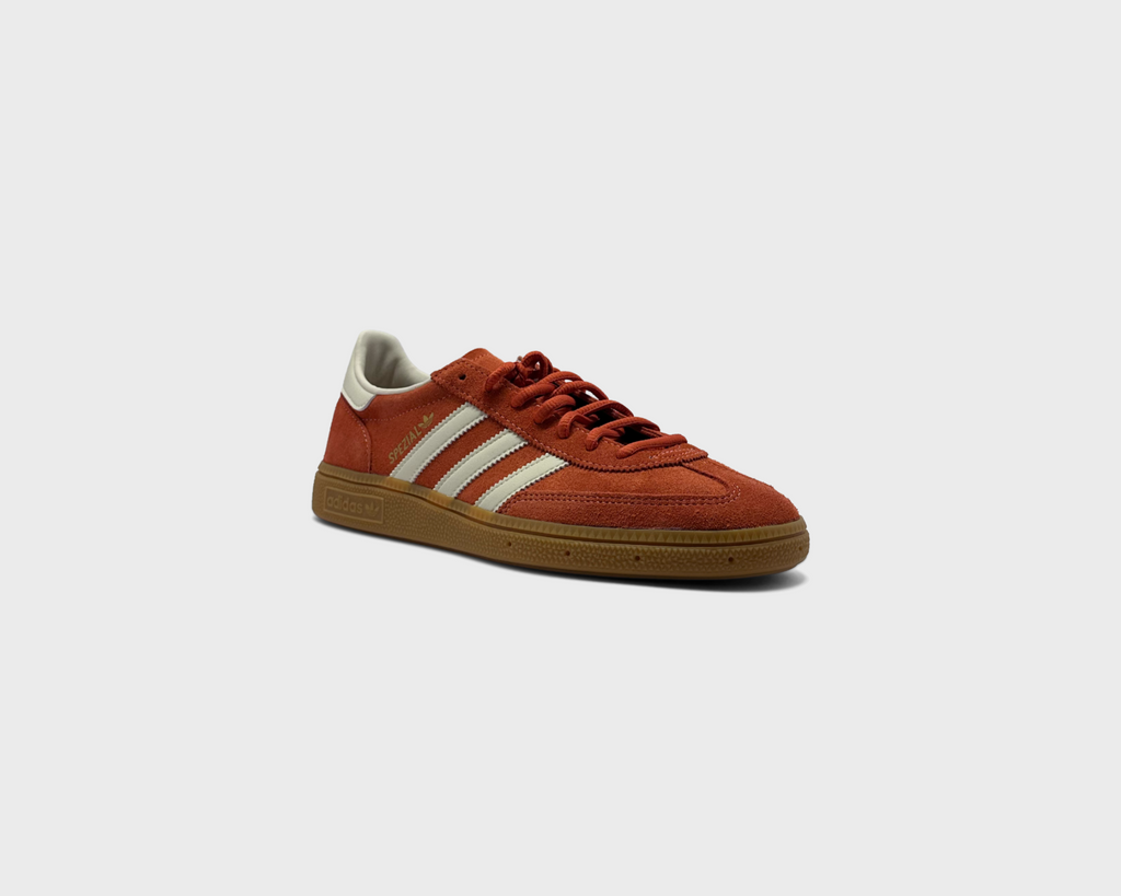 adidas Handball Spezial Preloved Red Cream White Sneaker rot cremeweiß schräg von vorne