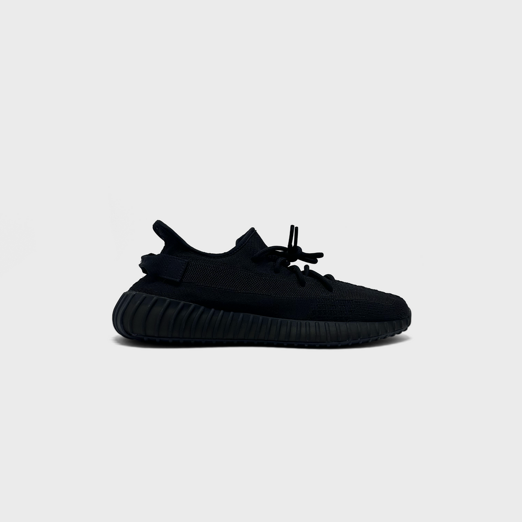 Adidas Yeezy Boost 350 V2 Triple Black Sneaker schwarz Außenseite Seitenansicht
