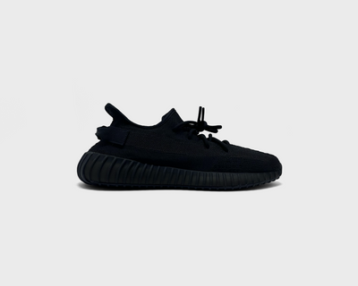 Adidas Yeezy Boost 350 V2 Triple Black Sneaker schwarz Außenseite Seitenansicht

