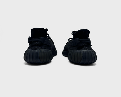 Adidas Yeezy Boost 350 V2 Triple Black Sneaker schwarz Sneaker Paar Rückansicht
