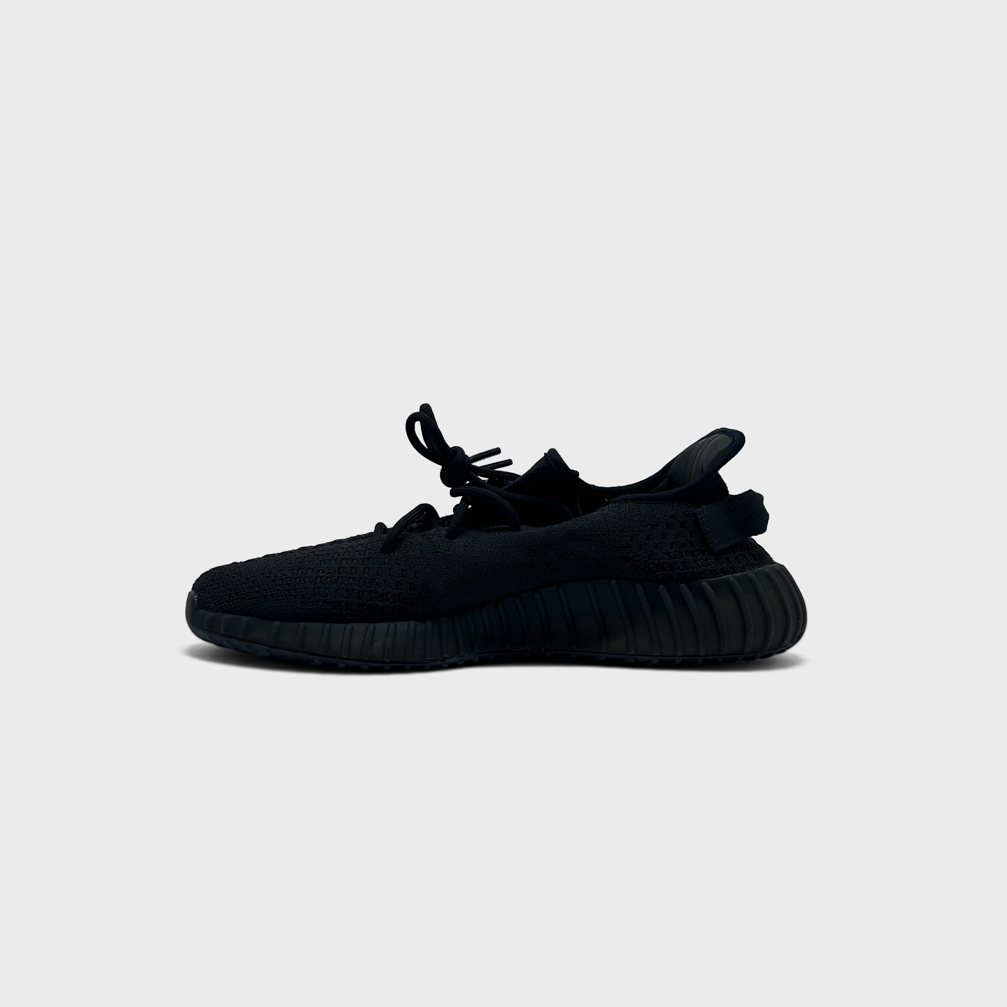 Adidas Yeezy Boost 350 V2 Triple Black Sneaker schwarz Innenseite Seitenansicht
