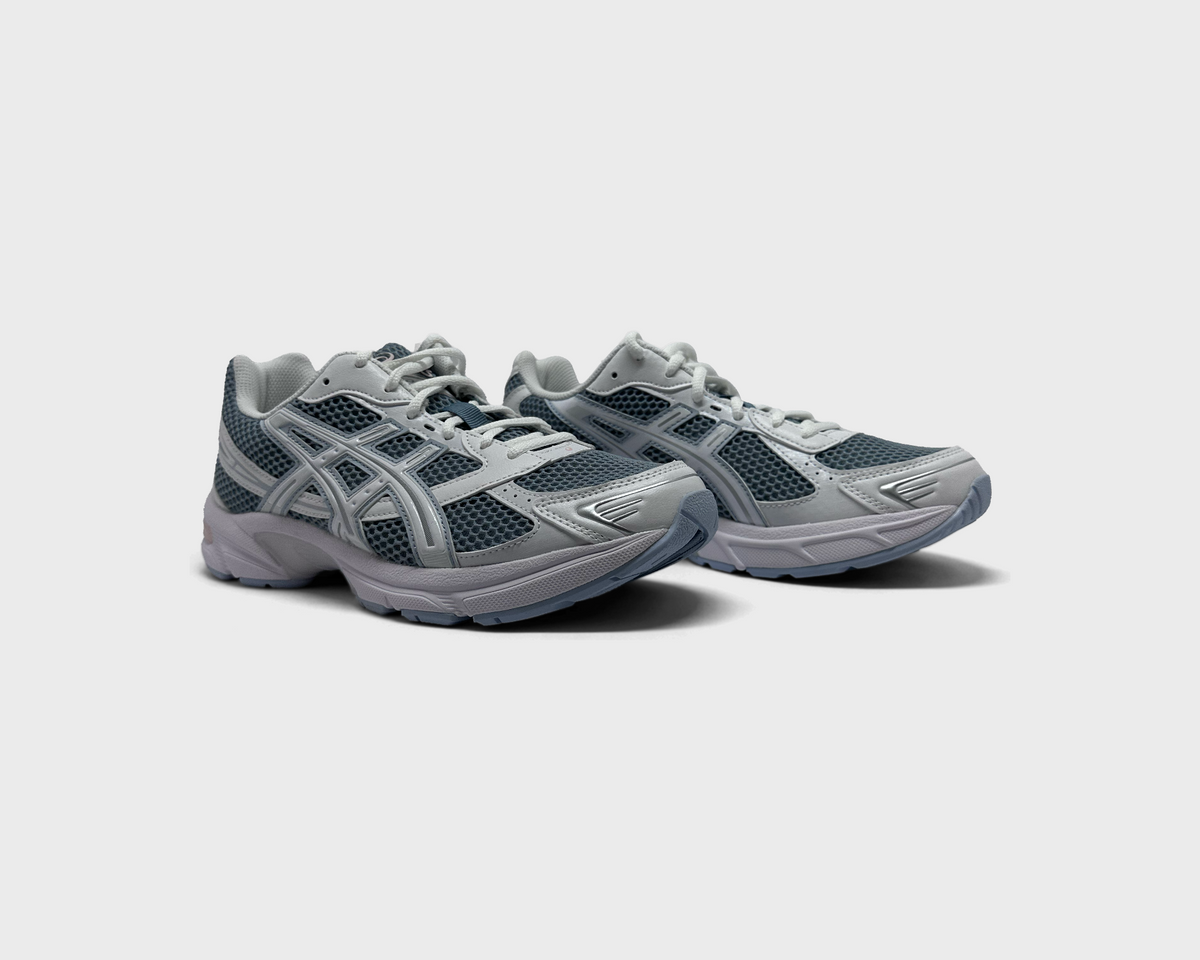 Asics Gel-1130 Slate Blue White Sneaker blaugrau weiß Paar schräg von vorne