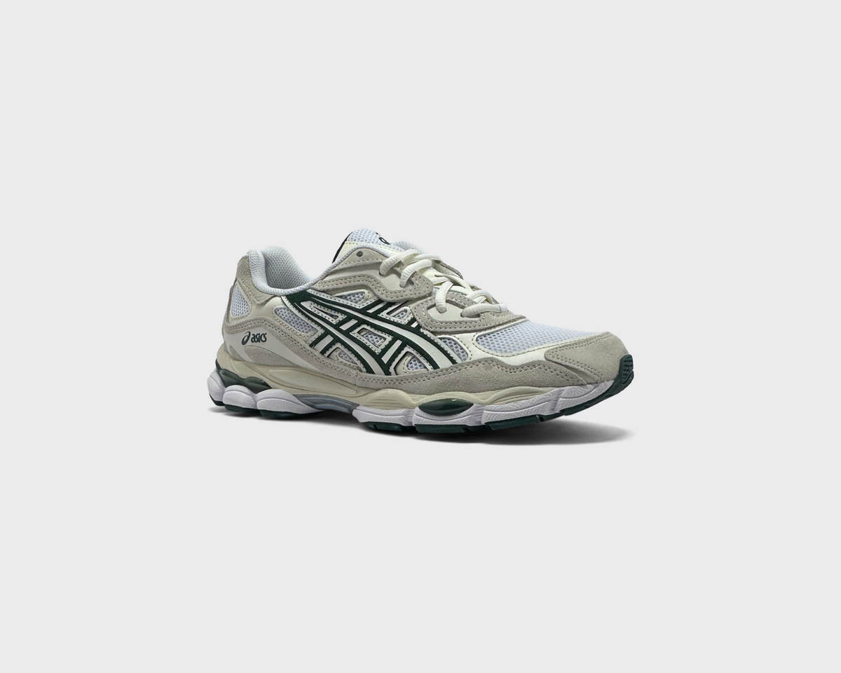 Asics Gel-NYC Ivory Forest Night Sneaker creme dunkelgrün schräg von vorne