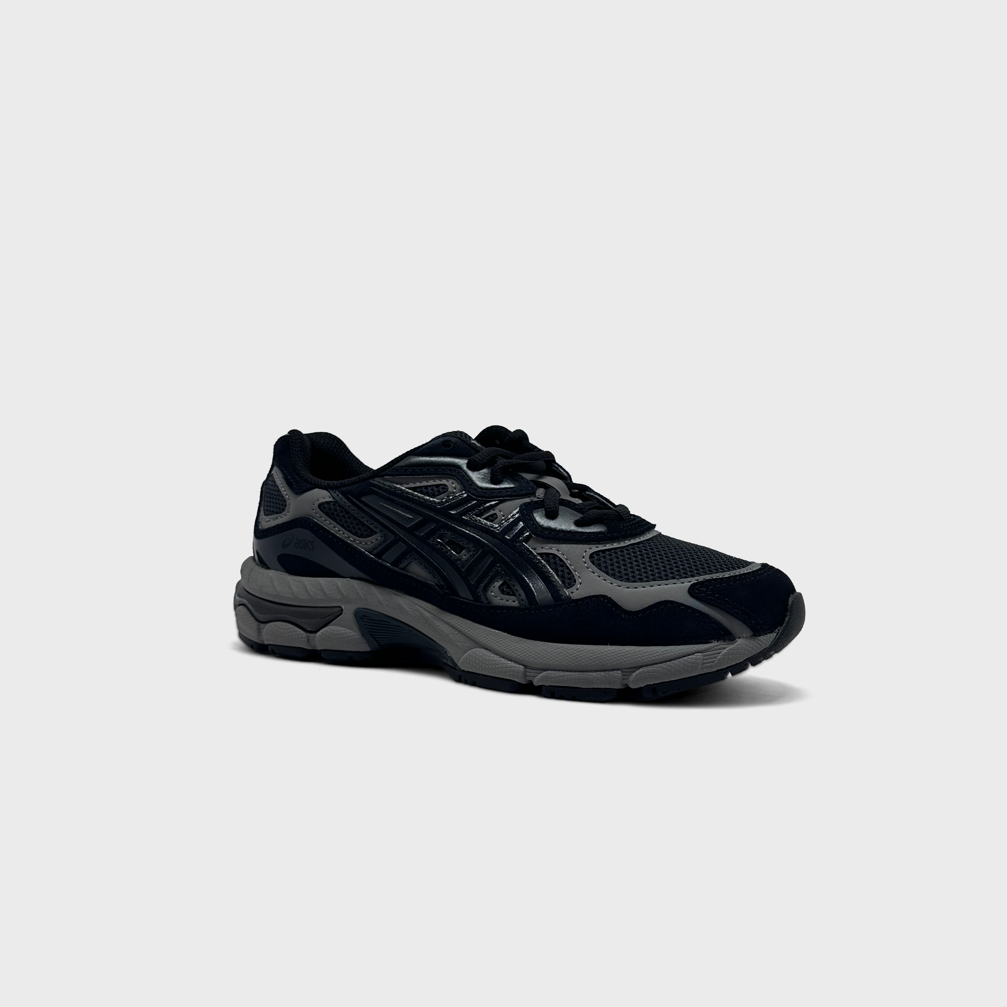 Asics Graphite Grey Black Kids Sneaker grau schwarz schräg von vorne
