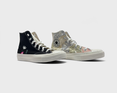 Converse Chuck Taylor All Star Hi Black Floral Sneaker schwarz floral Paar schräg von vorne
