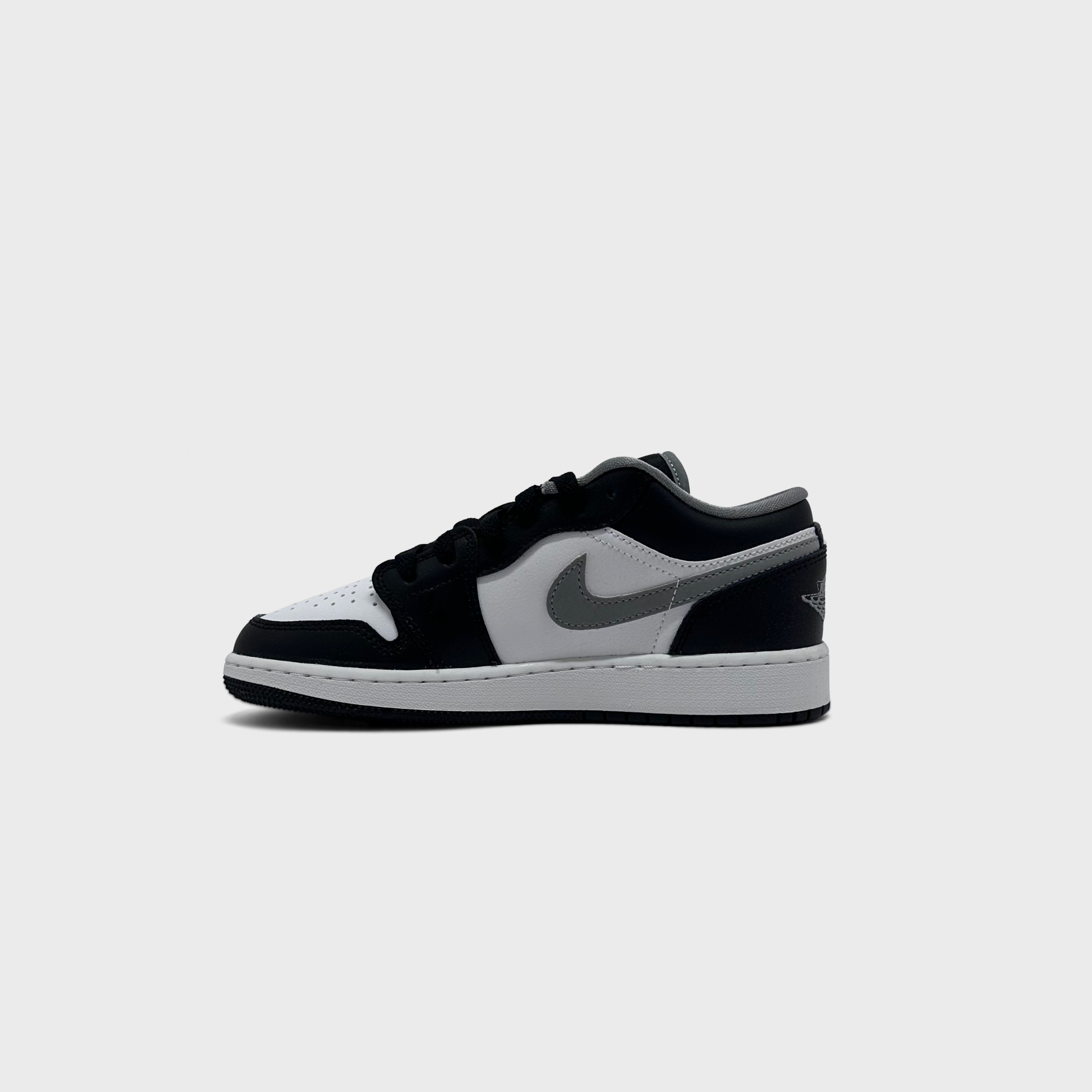 Jordan 1 Low Black White Grey Sneaker schwarz weiß grau Innenseite Seitenansicht
