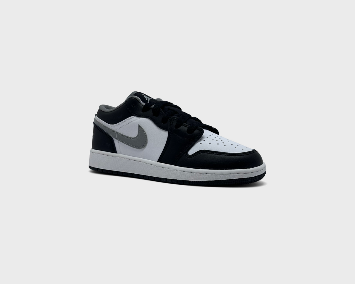 Nike Air Jordan 1 Low Black White Grey Sneaker schwarz weiß grau schräg von vorne