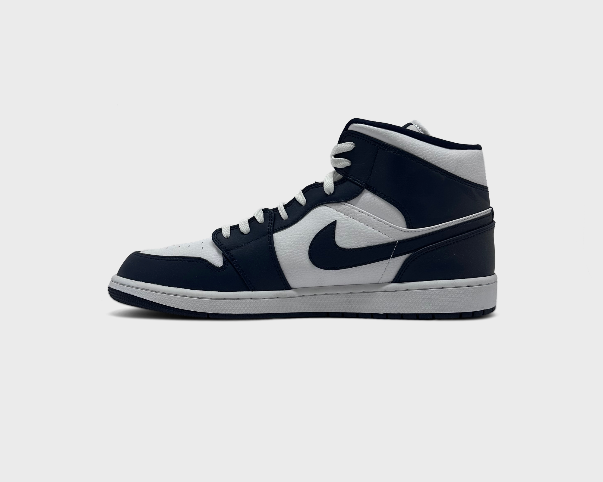 Jordan 1 Mid Obsidian Sneaker blau weiß Innenseite Seitenansicht
