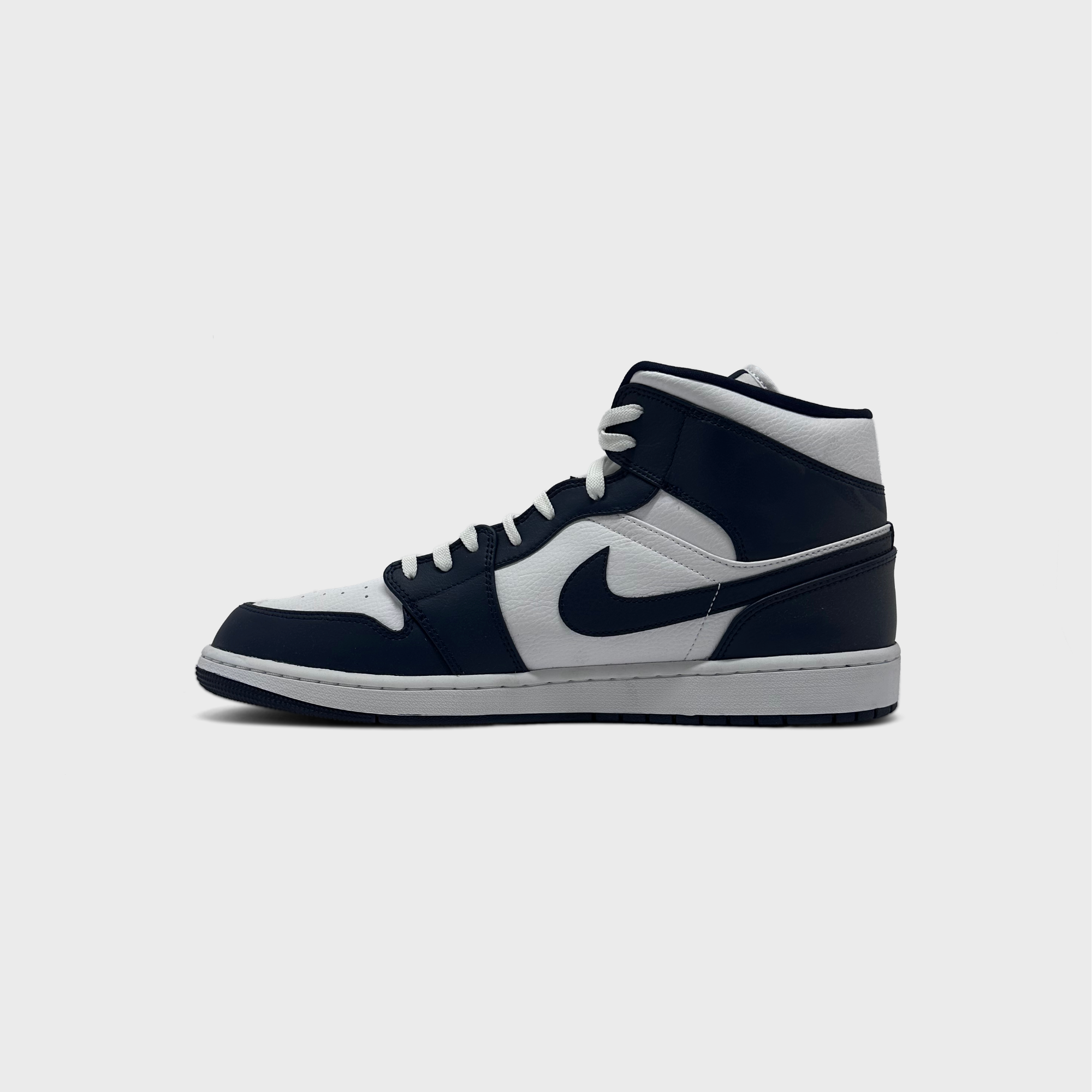 Jordan 1 Mid Obsidian Sneaker blau weiß Innenseite Seitenansicht

