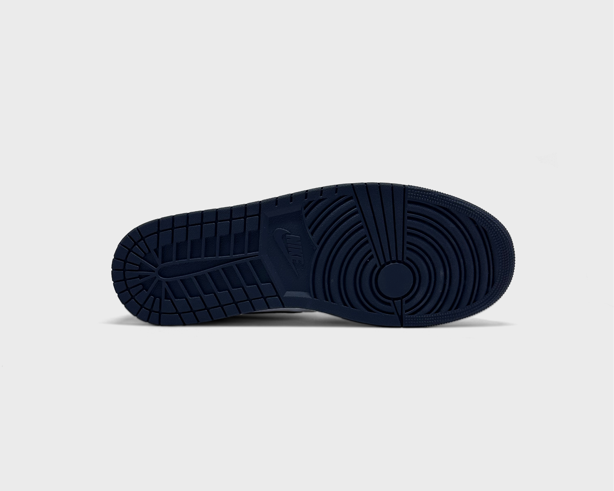 Jordan 1 Mid Obsidian Sneaker blau weiß Sohle Unterseite
