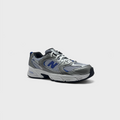 New Balance 530 Silver Blue Sneaker silber blau schräg von vorne
