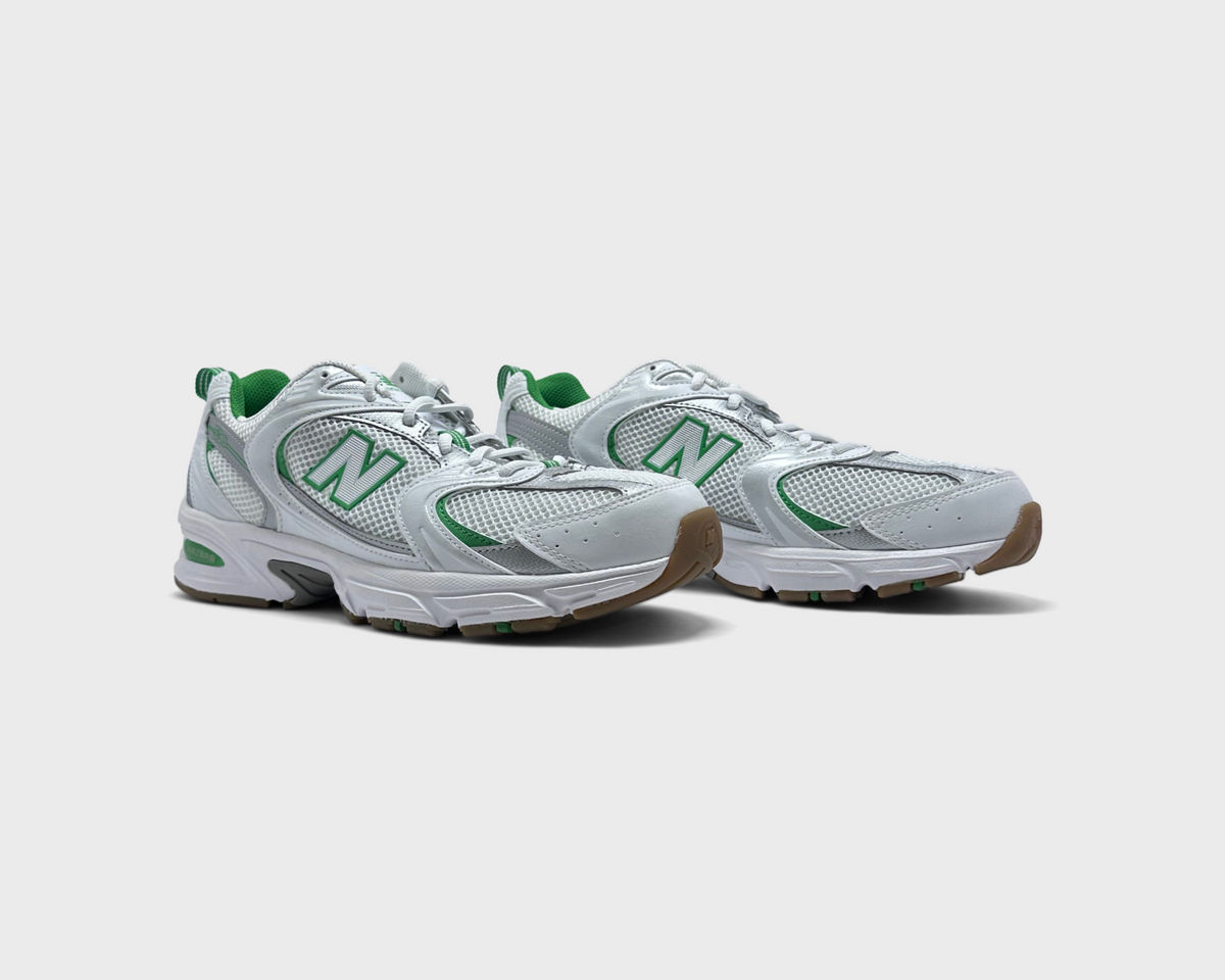 New Balance 530 Silver Green Sneaker silber grün Paar schräg von vorne