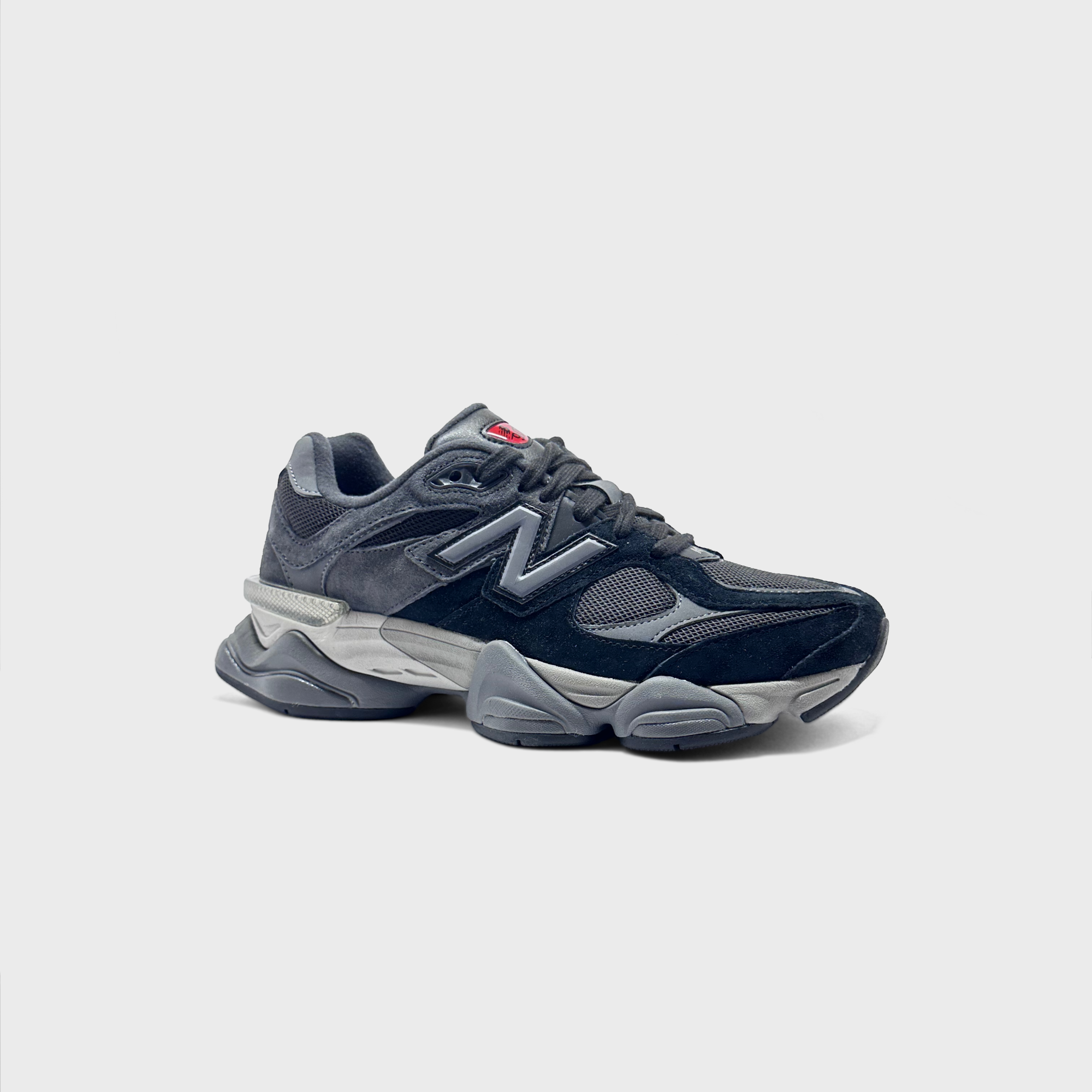 New Balance 9060 Black Grey Sneaker schwarz grau schräg von vorne
