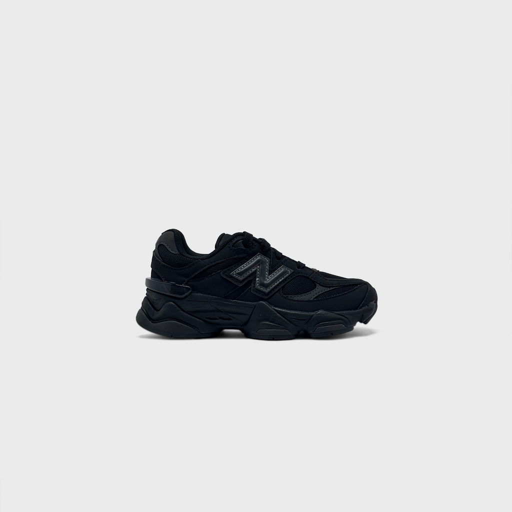 New Balance 9060 Black Kids Sneaker schwarz Außenseite Seitenansicht
