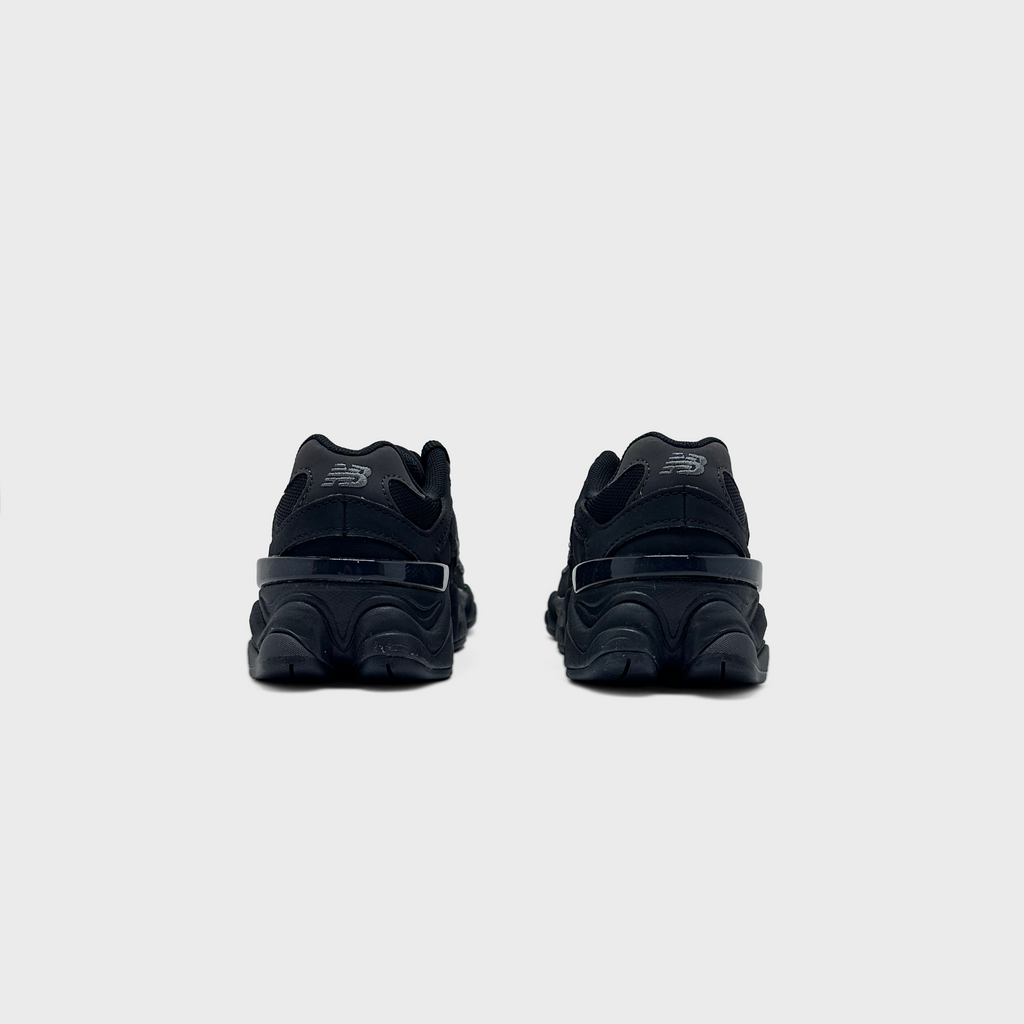 New Balance 9060 Black Kids Sneaker schwarz Sneaker Paar Rückansicht
