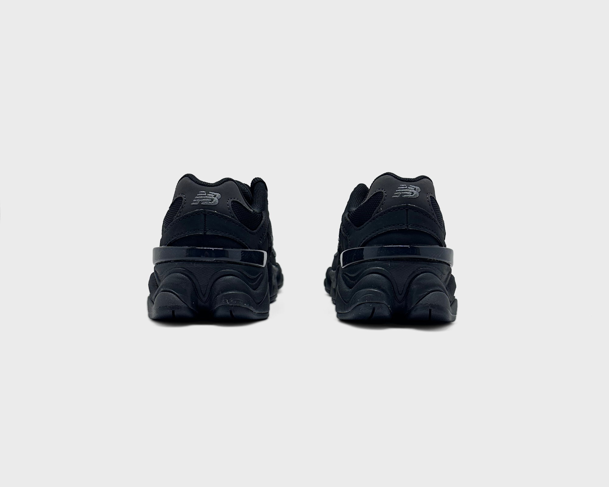 New Balance 9060 Black Kids Sneaker schwarz Sneaker Paar Rückansicht

