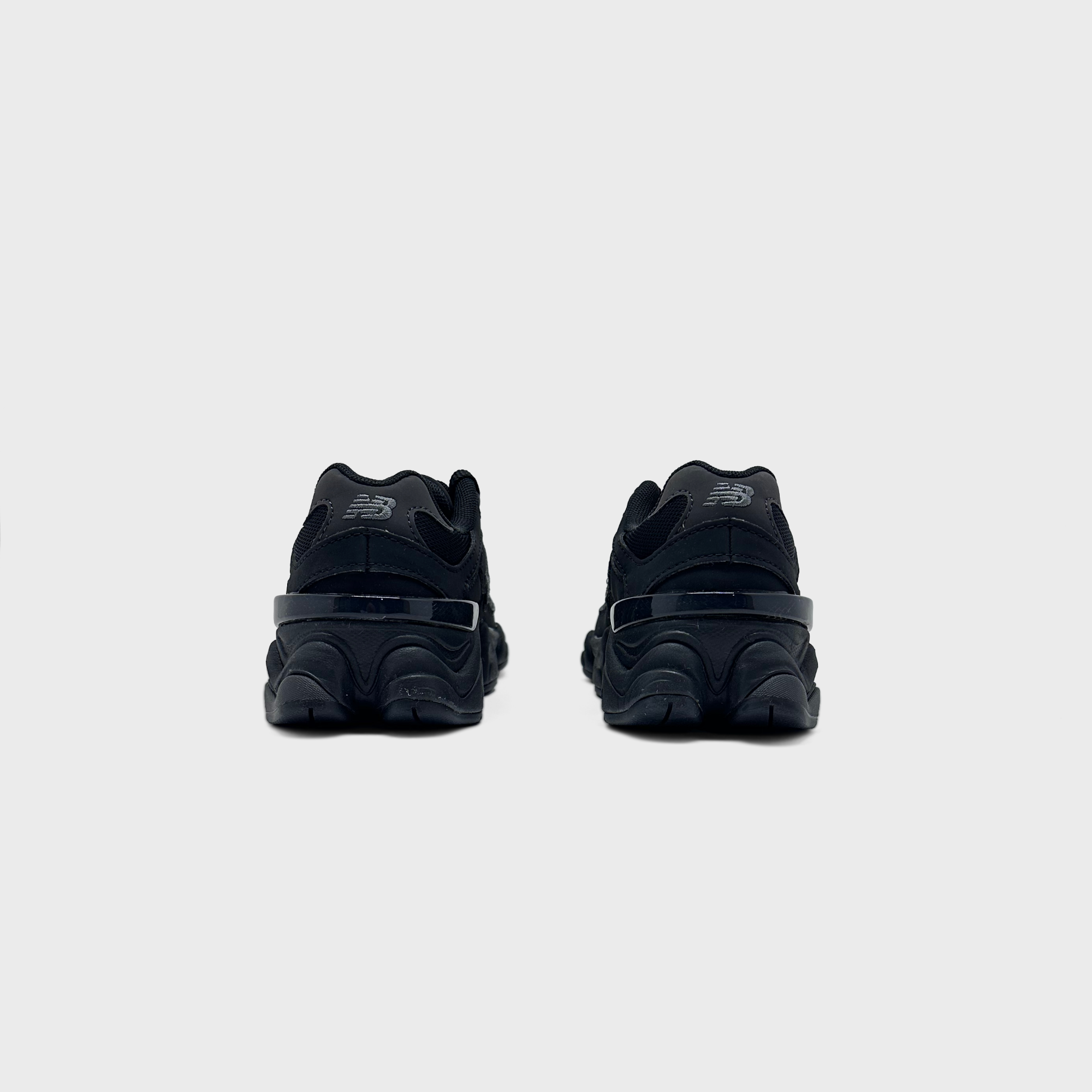 New Balance 9060 Black Kids Sneaker schwarz Sneaker Paar Rückansicht
