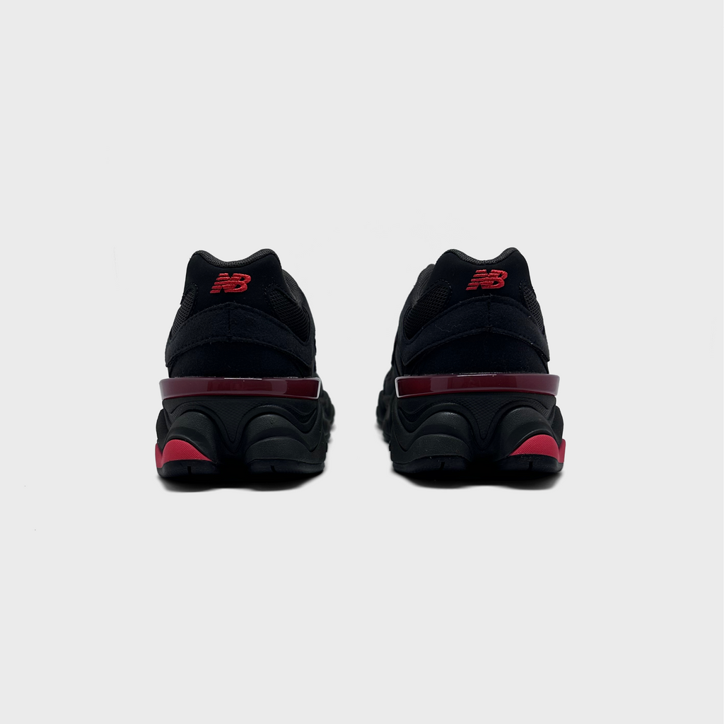 New Balance 9060 Black Red Sneaker schwarz rot Sneaker Paar Rückansicht
