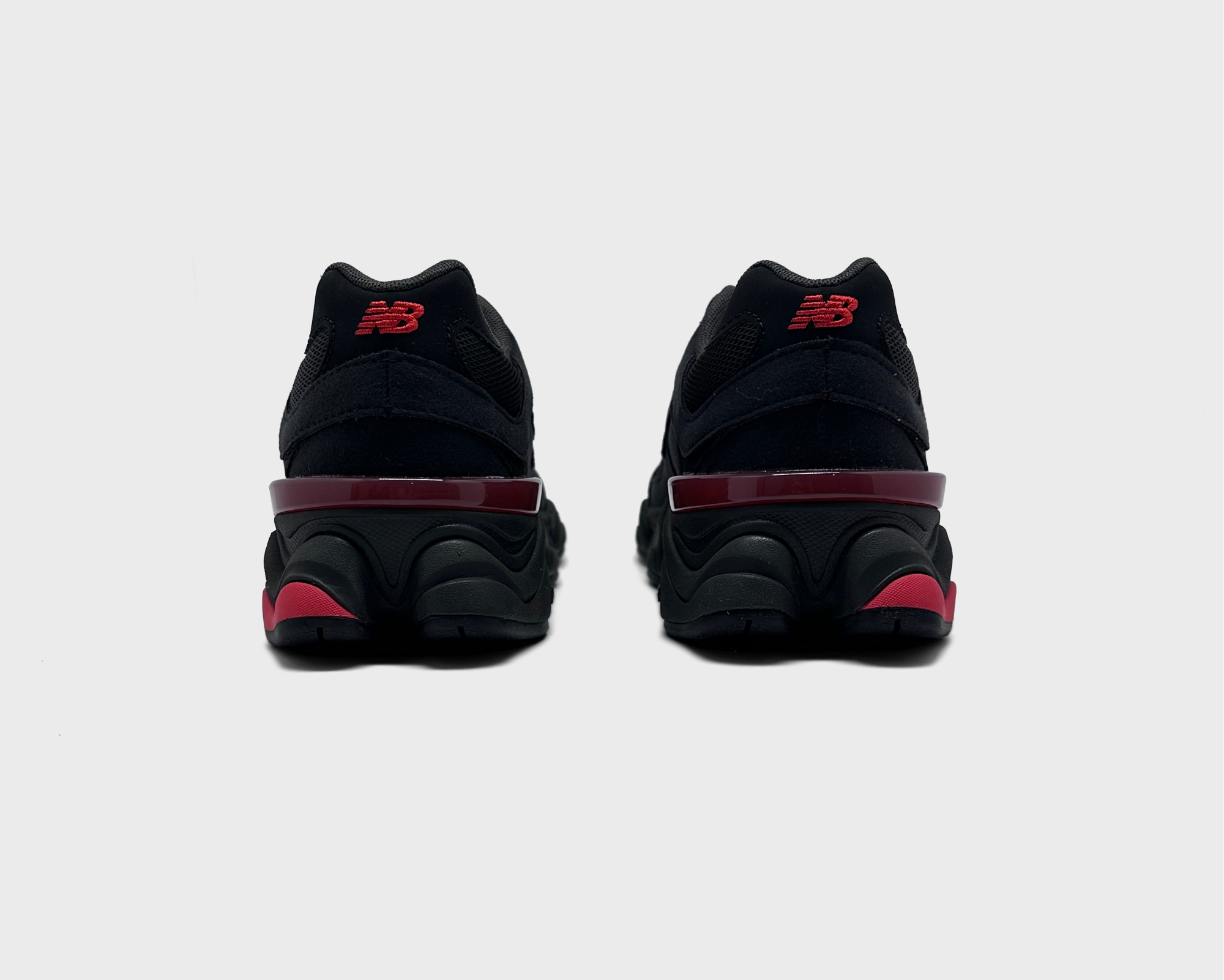 New Balance 9060 Black Red Sneaker schwarz rot Sneaker Paar Rückansicht
