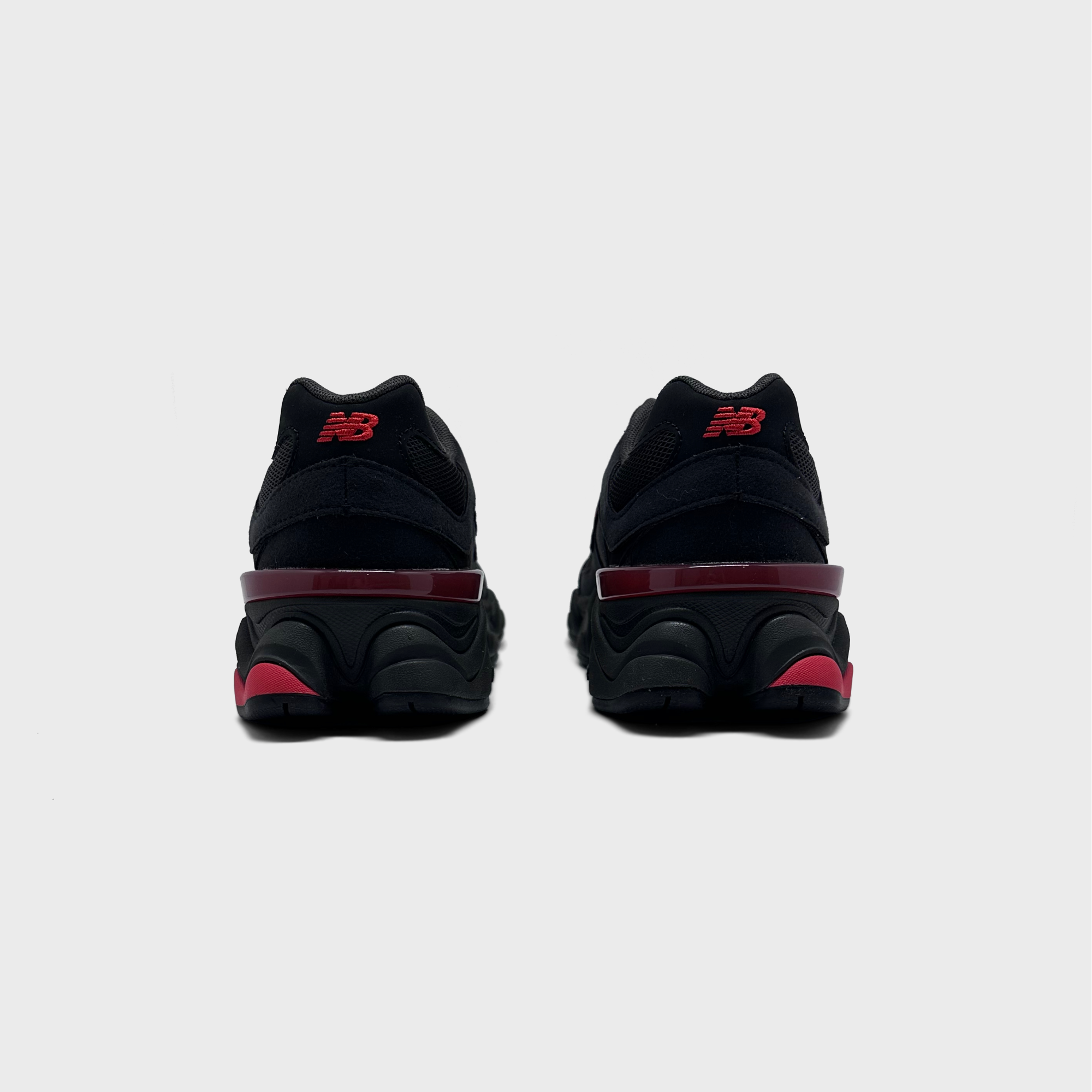 New Balance 9060 Black Red Sneaker schwarz rot Sneaker Paar Rückansicht
