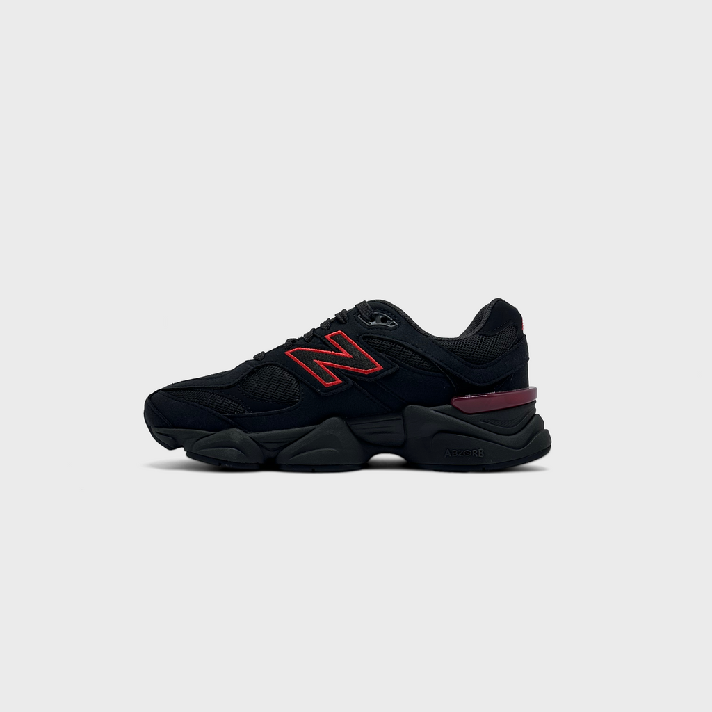 New Balance 9060 Black Red Sneaker schwarz rot Innenseite Seitenansicht
