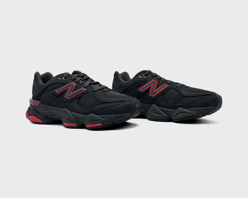 New Balance 9060 Black Red Kids Sneaker schwarz rot Paar schräg von vorne