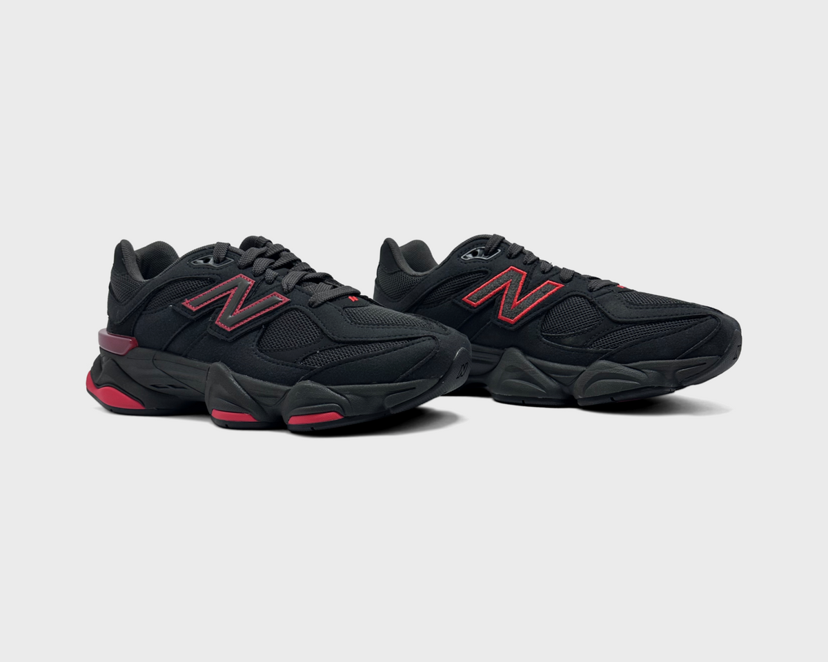 New Balance 9060 Black Red Kids Sneaker schwarz rot Paar schräg von vorne