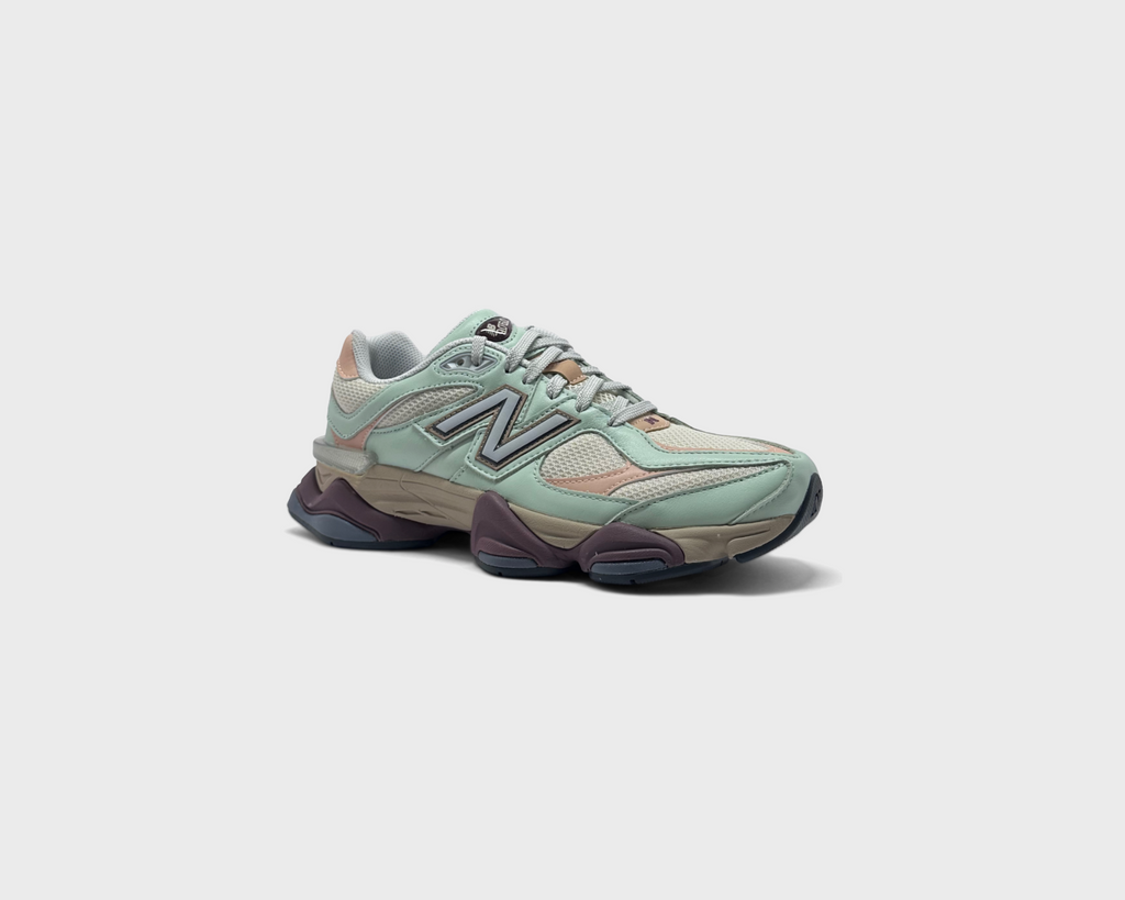 New Balance 9060 Clay Ash Sneaker graugrün beige schräg von vorne