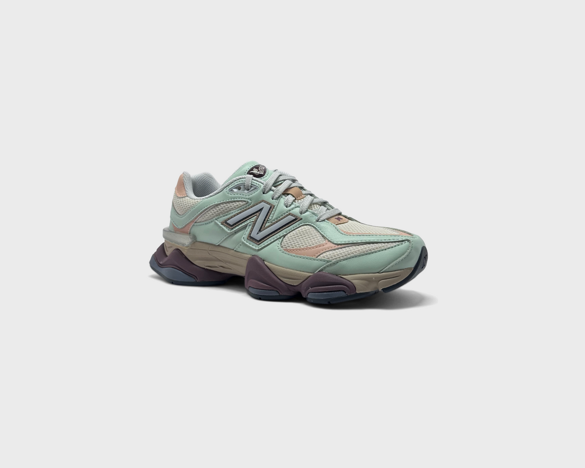 New Balance 9060 Clay Ash Sneaker graugrün beige schräg von vorne
