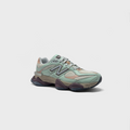 New Balance 9060 Green Brown Sneaker grün braun schräg von vorne
