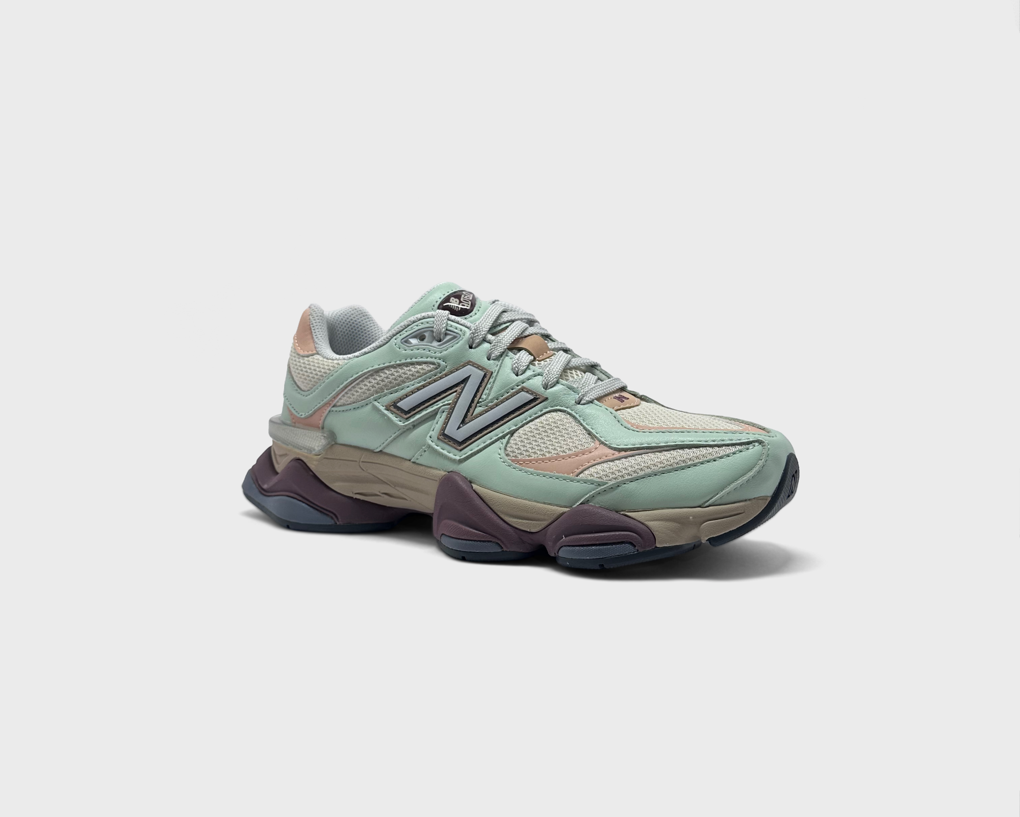 New Balance 9060 Green Brown Sneaker grün braun schräg von vorne
