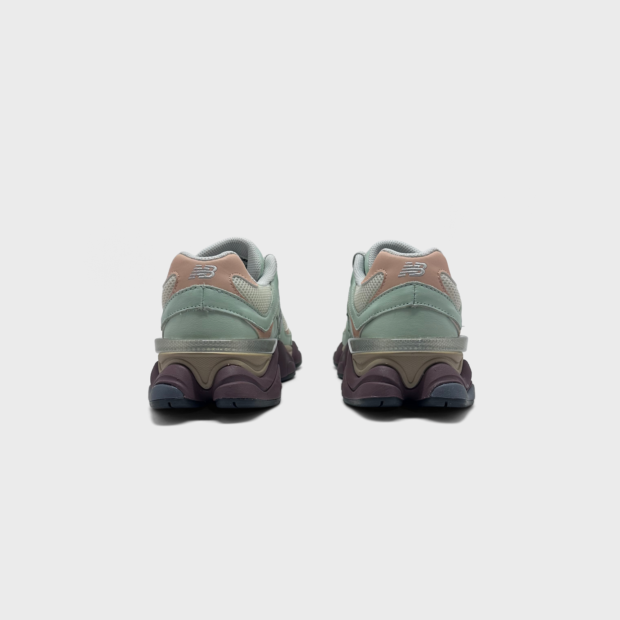 New Balance 9060 Green Brown Sneaker grün braun Sneaker Paar Rückansicht

