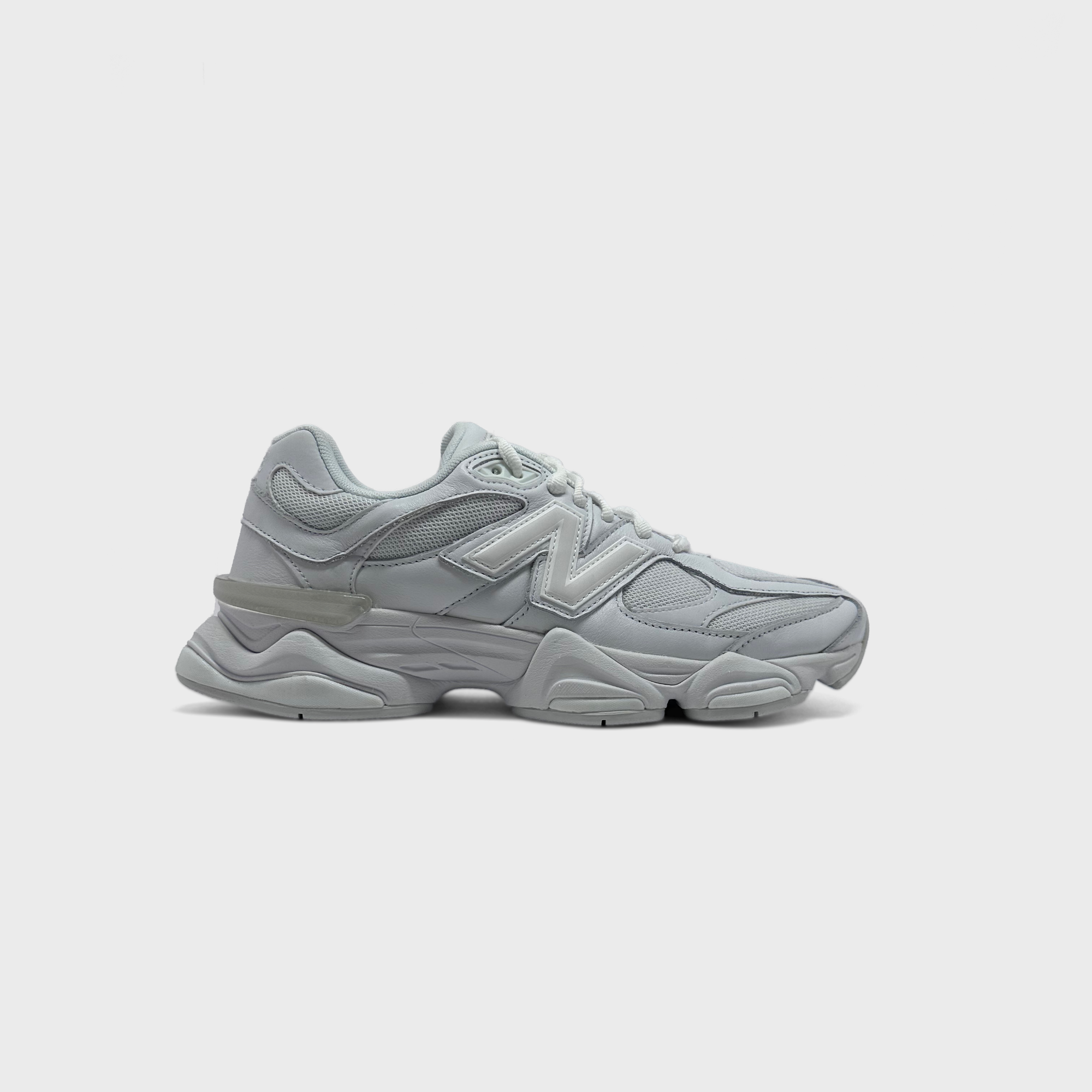 New Balance 9060 White Sneaker weiß Außenseite Seitenansicht
