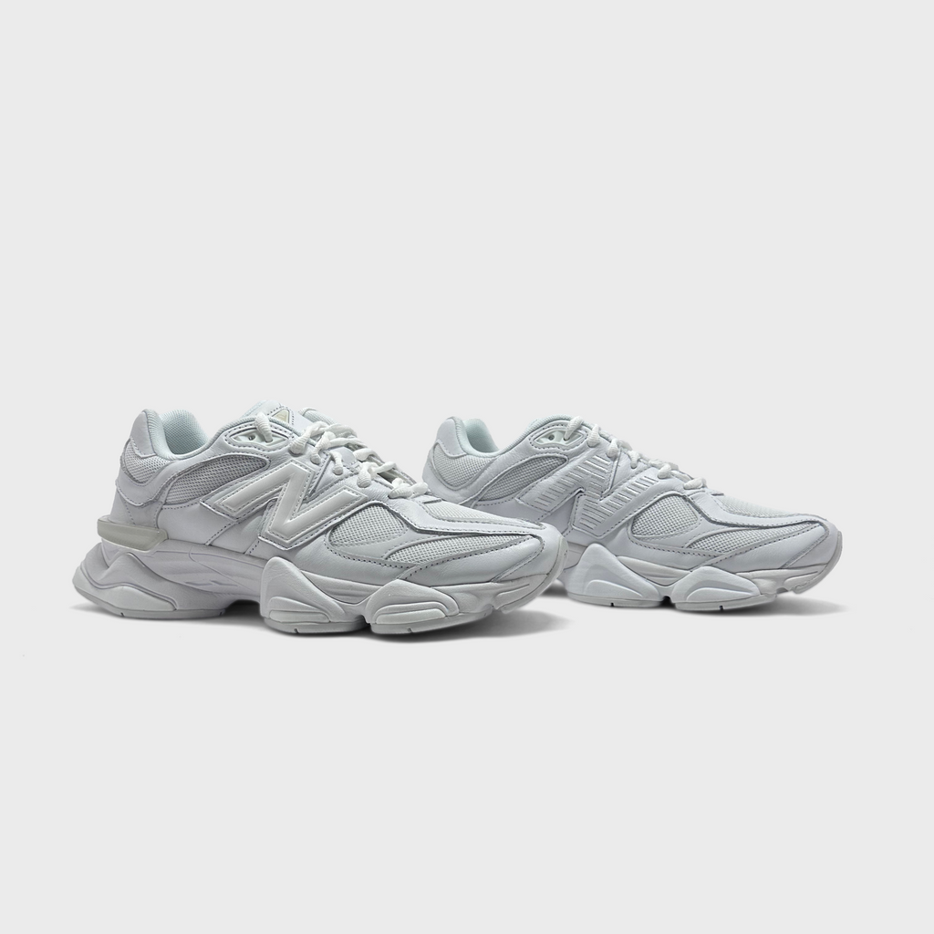 New Balance 9060 White Sneaker weiß Paar schräg von vorne
