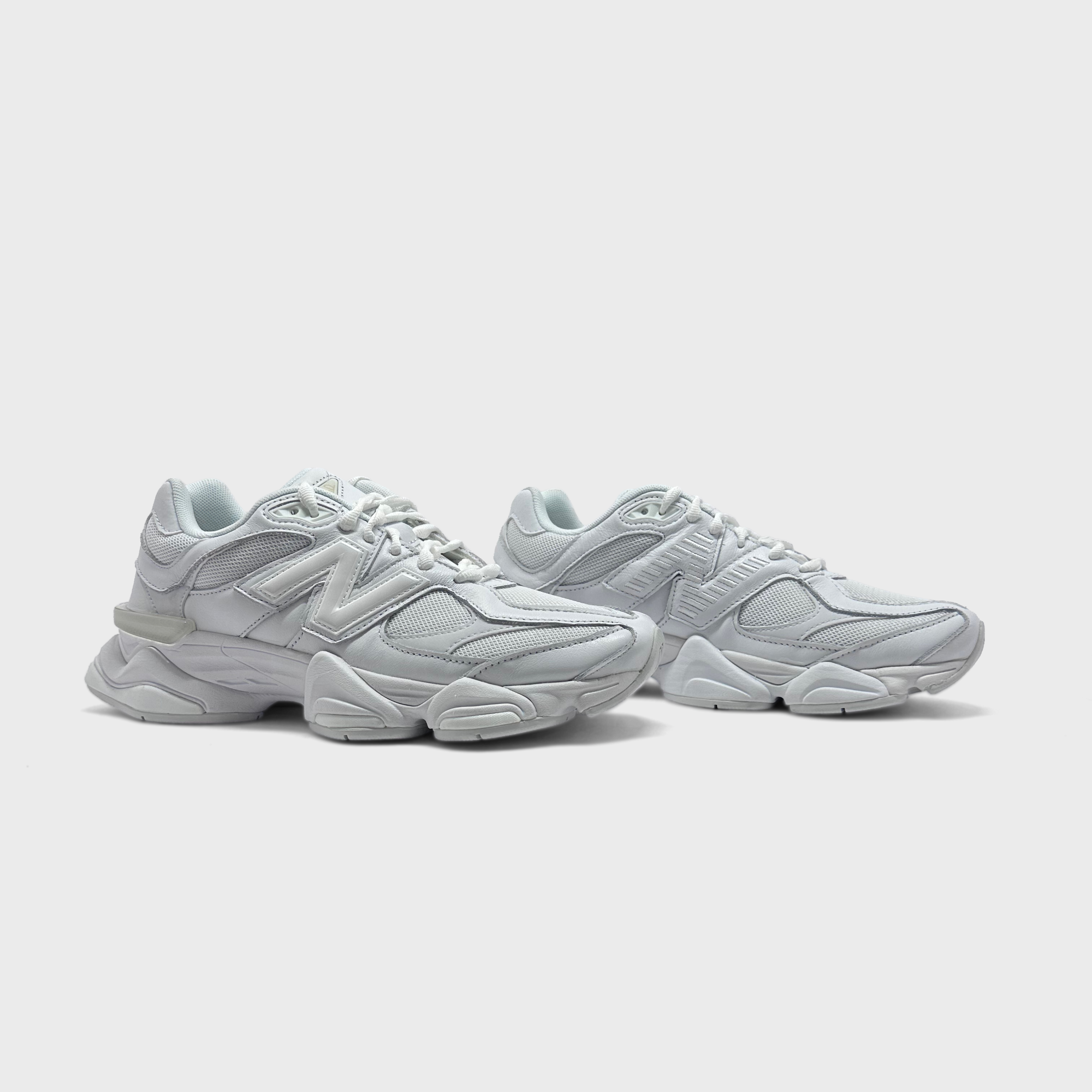 New Balance 9060 White Sneaker weiß Paar schräg von vorne
