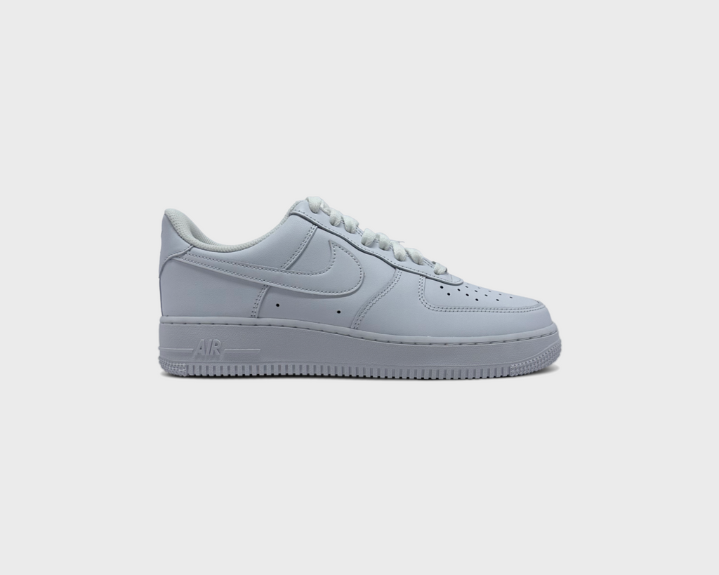 Nike Air Force 1 Low Triple White Sneaker weiß Außenseite Seitenansicht