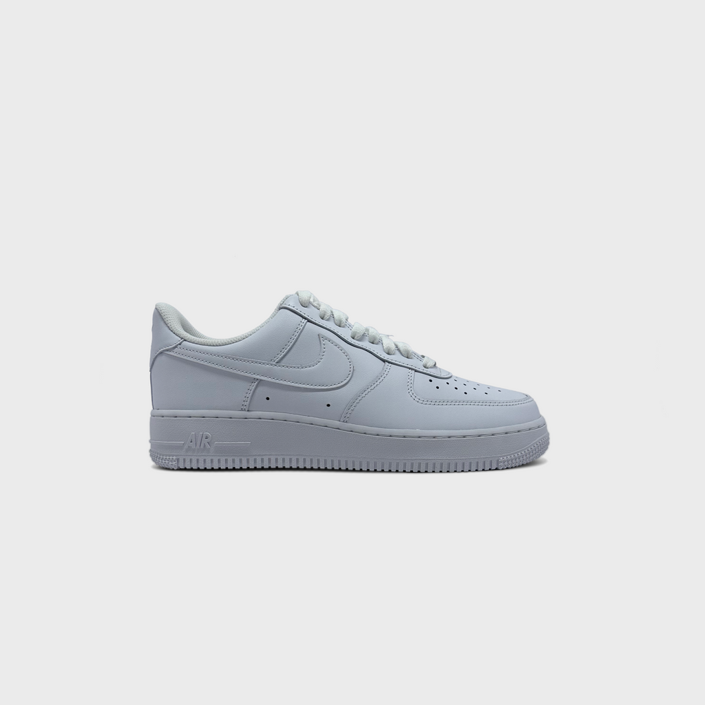 Nike Air Force 1 Low Triple White Sneaker weiß Außenseite Seitenansicht