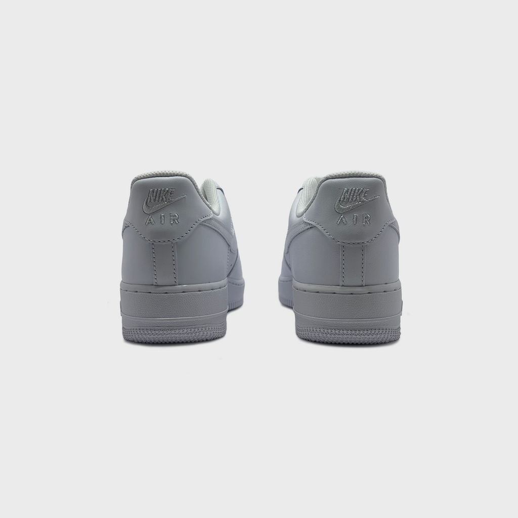 Nike Air Force 1 Low Triple White Sneaker weiß Paar Rückansicht