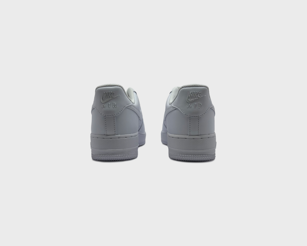 Nike Air Force 1 Low Triple White Sneaker weiß Paar Rückansicht