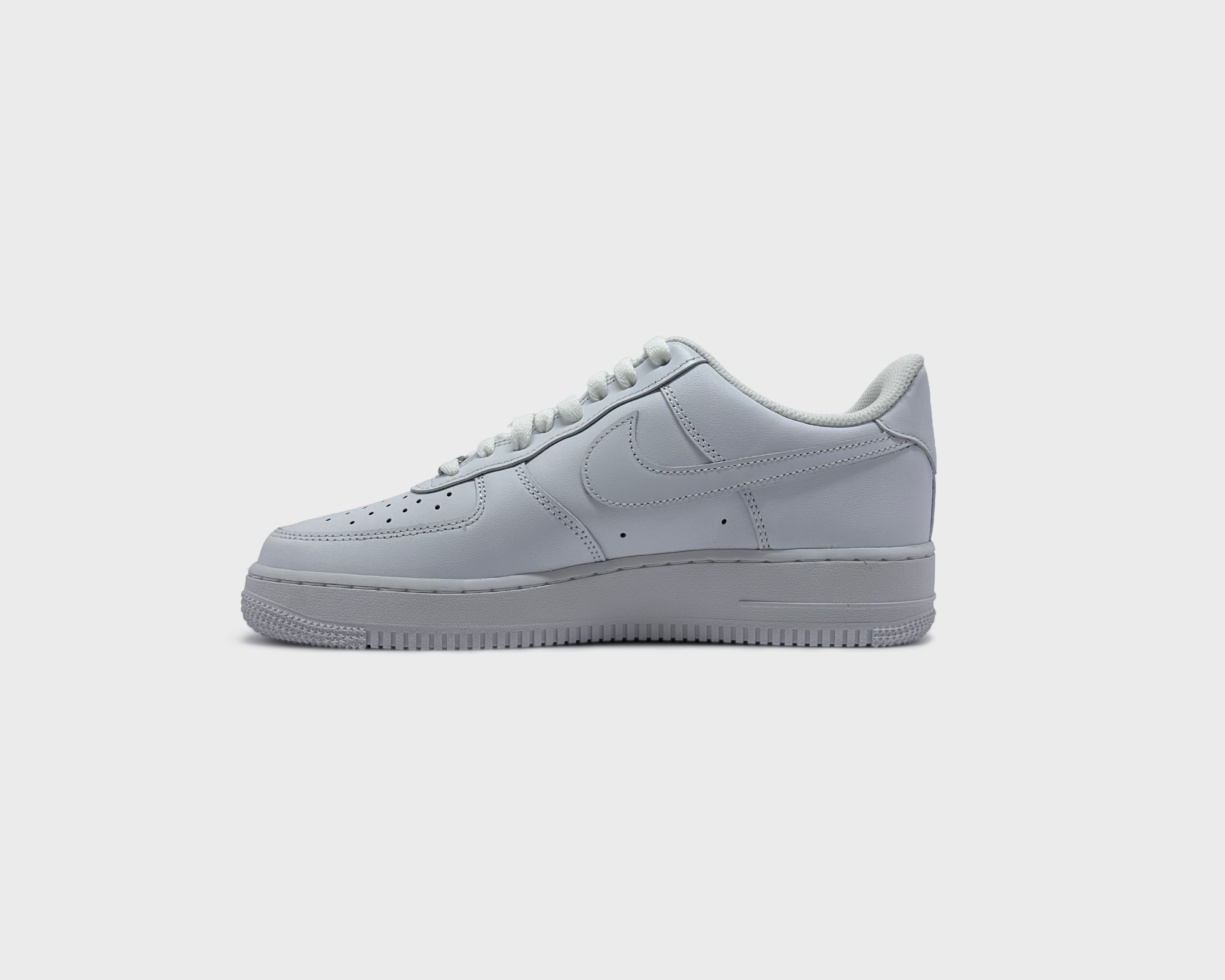 Nike Air Force 1 Low Triple White Sneaker weiß Innenseite Seitenansicht