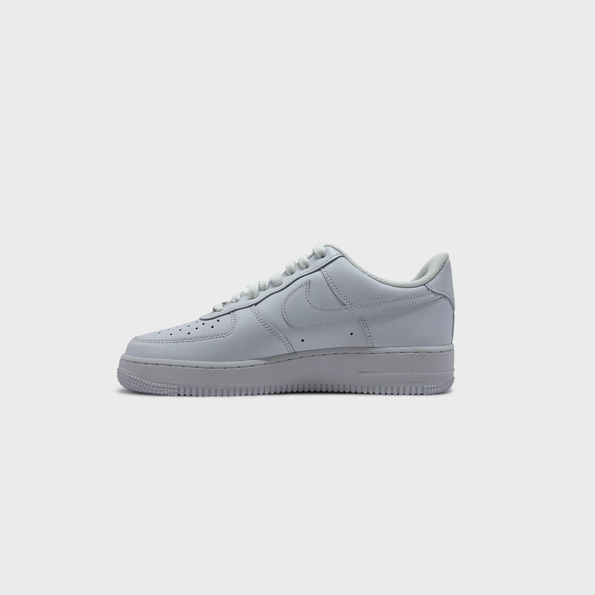 Nike Air Force 1 Low Triple White Sneaker weiß Innenseite Seitenansicht